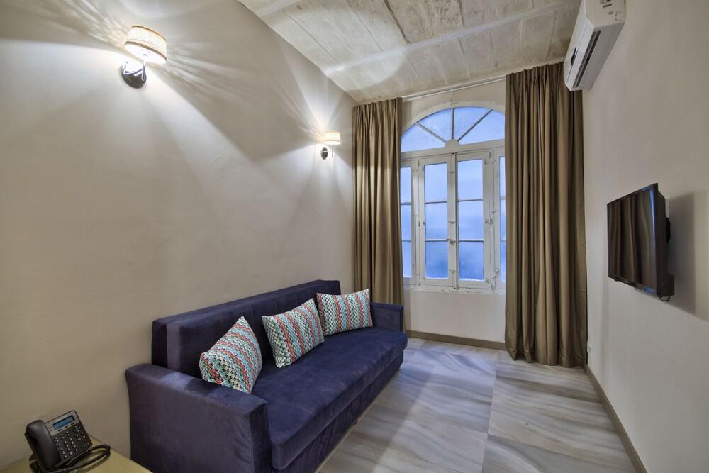 The British Suites Валетта Экстерьер фото