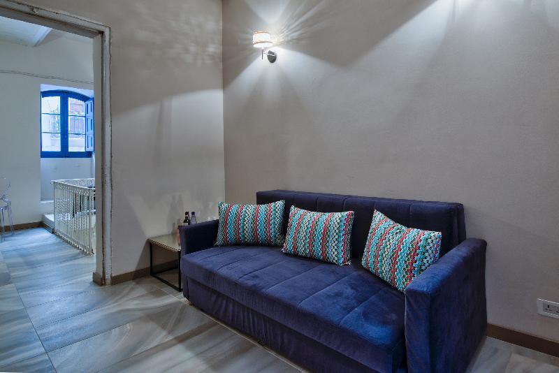 The British Suites Валетта Экстерьер фото